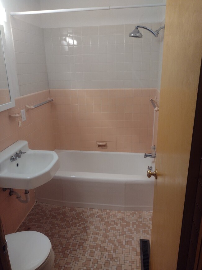 Photo - 403 Grove St Unidad 403