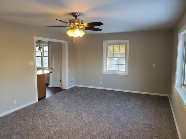 Living Room - 656 Greenmount Blvd Unit 656 Greenmount