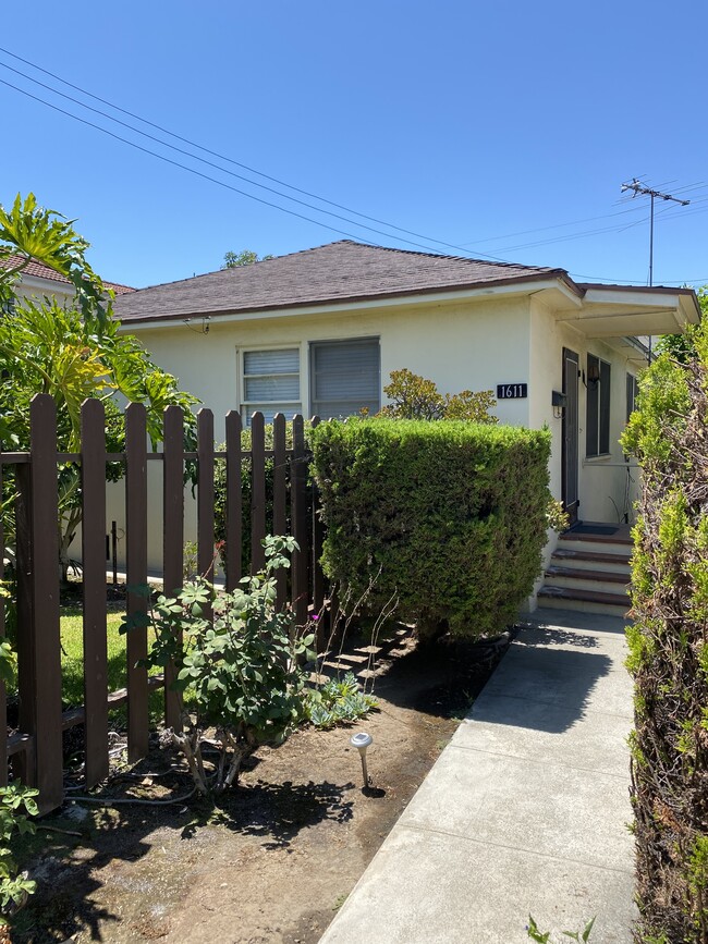 Building Photo - 1611 S Atlantic Blvd Rental