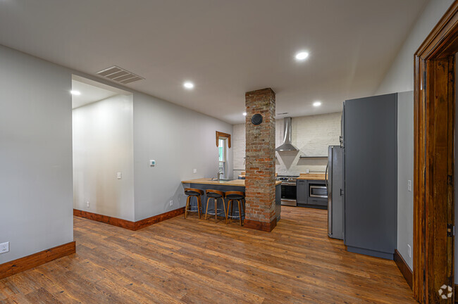 Building Photo - 44 S Terry St Rental