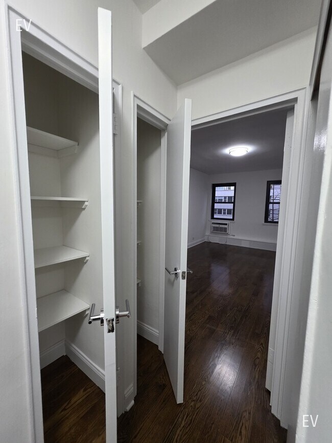 Photo - 219 E 69th St Unidad 5E