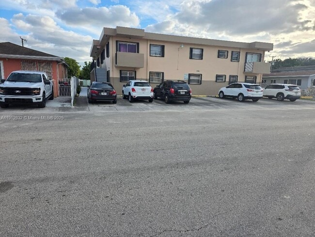 Photo - 340 W 19th St Unit 9