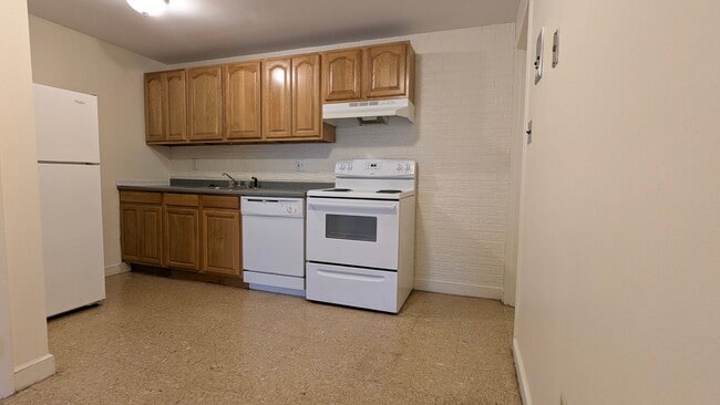 Building Photo - 26 Grove St Unit 12