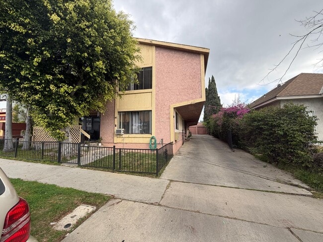 Building Photo - 1760 Temple Ave Unit #d