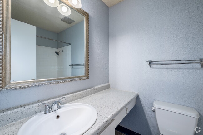 2BR, 1BA - 925SF - Bathroom
