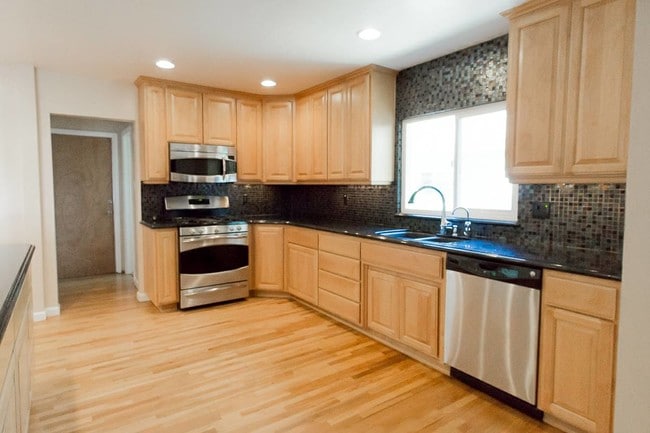 Kitchen - 5227 E Falls View Dr