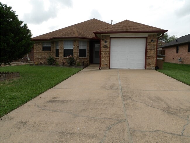 Building Photo - 5917 Red River Dr