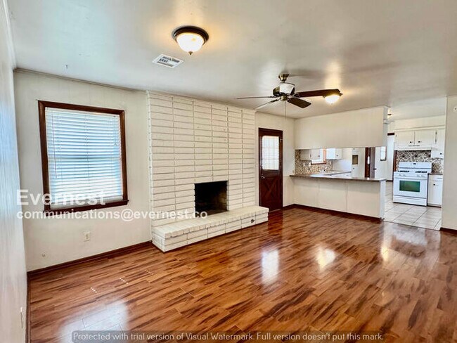 Photo - 3 Bed/2 Bath Home with Garage / Pet-Friendly / Available Now!