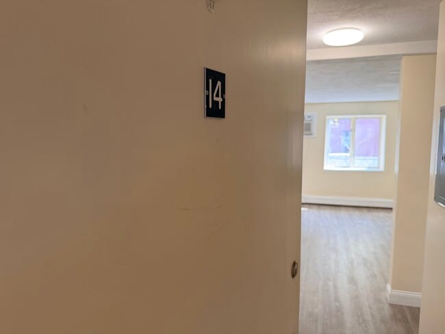 Building Photo - 21 Greenwood St Unit 14