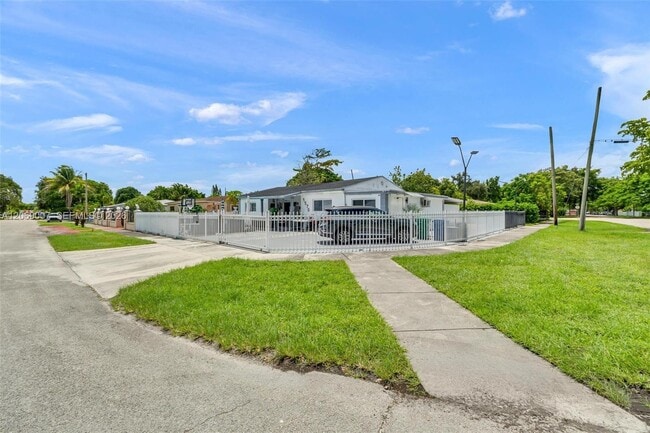 Photo - 1570 NW 132nd St