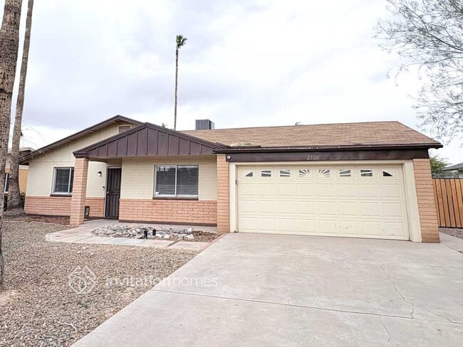 Building Photo - 2124 W Del Oro Cir