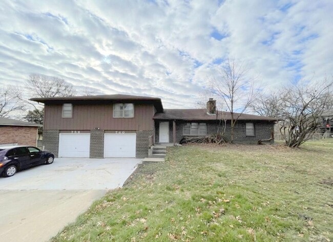 Building Photo - 758-760 Southampton Dr Unit 760 Southampton