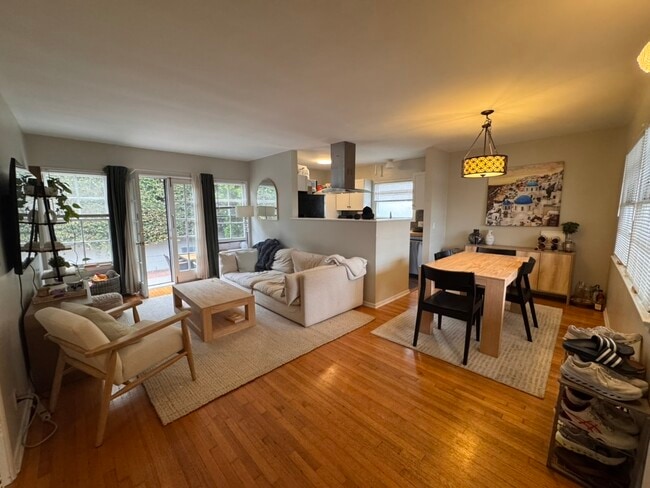 Building Photo - 348 7th Ave Unit C