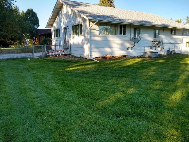 Building Photo - 1600 Tabor St Unit A