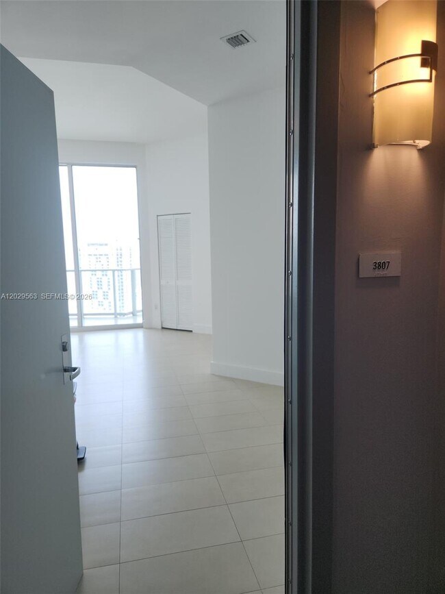 Photo - 300 S Biscayne Blvd Unit PH-3807