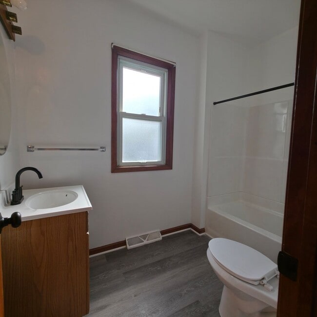 Photo - 6514 Gertrude Ave Unidad Down