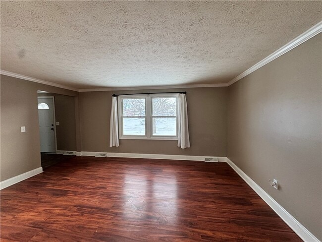 Photo - 496 Pebbleview Dr