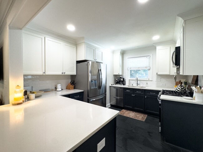 Photo - 5415 Larchmont Ave