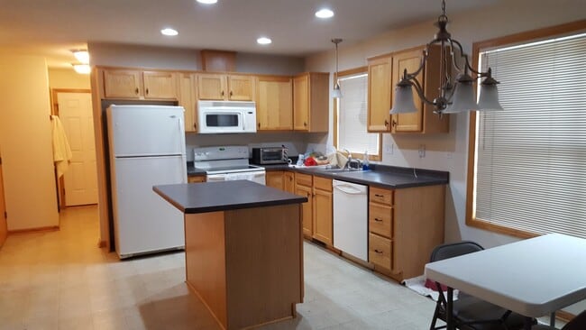 Photo - 3037 Venice Ln NW