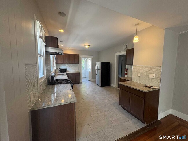 552 Central Ave Unit 1