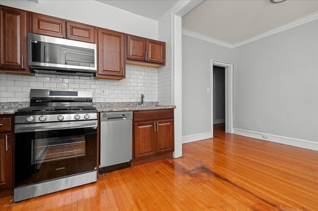 Photo - 2348 W Addison St Unit D1