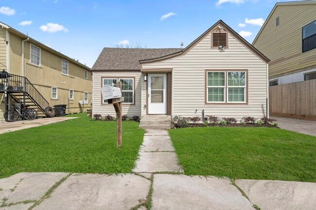 Building Photo - 2817 Winbern St