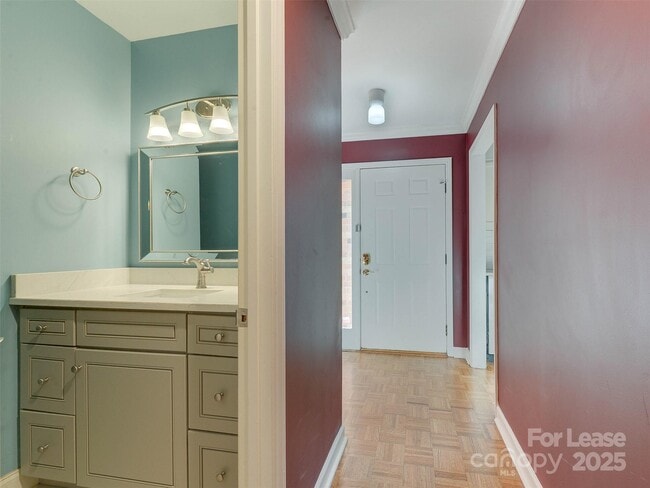 Photo - 527 Hawthorne Ln Unit 8