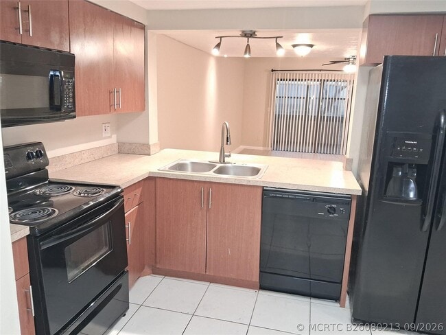 4669 NW 89th Ave