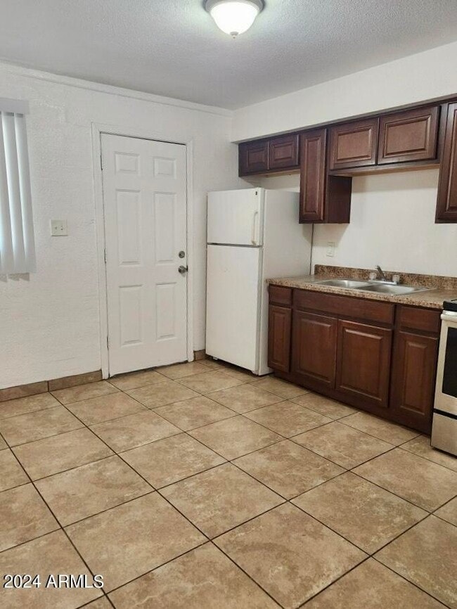 Photo - 2139 W Glenrosa Ave Unit Apt 2