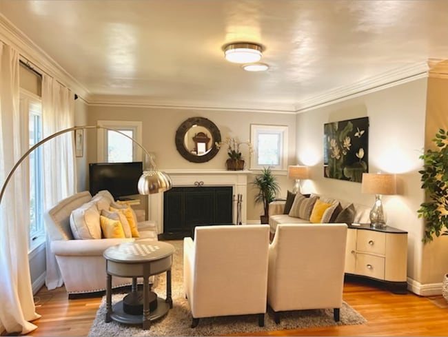 Building Photo - Fully Furnished Tranquil Downtown Home - Available Now!
