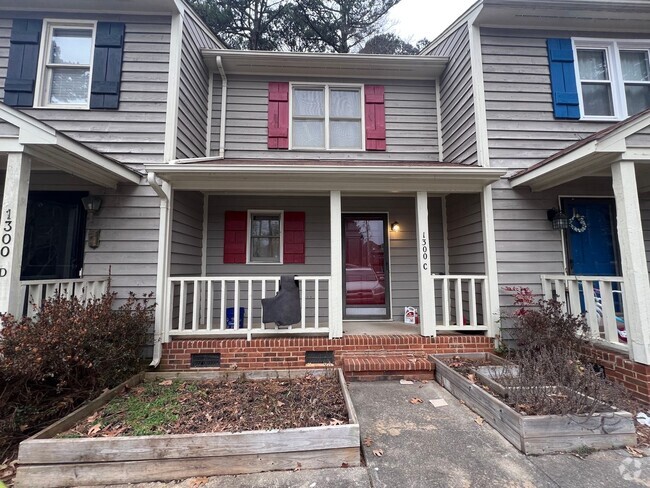 Building Photo - Centrally Located 2BD, 1.5BA Raleigh Townh... Rental