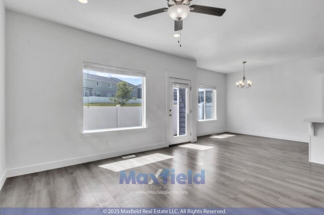 Photo - Spacious 5-Bedroom End-Unit Townhome with ...