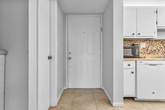 Photo - 9440 SW 8th St Unidad 420