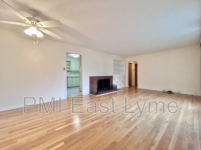 Photo - 22 Whitewood St