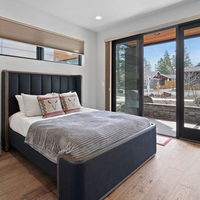 Photo - Modern Luxury and Prime Location: Fully Fu... Unidad House