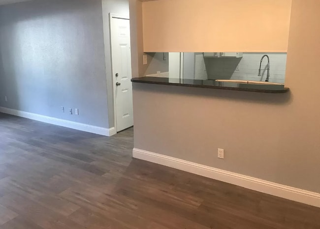 Photo - 8110 Skillman St