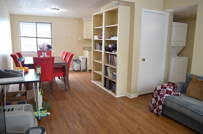 Photo - 2408 Longview St Unit 211