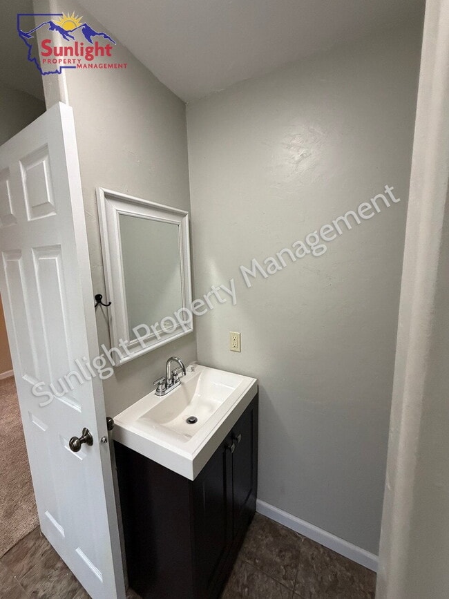 Photo - 305 N 5th Ave