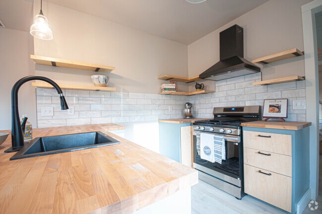Building Photo - 645 2nd St W Rental