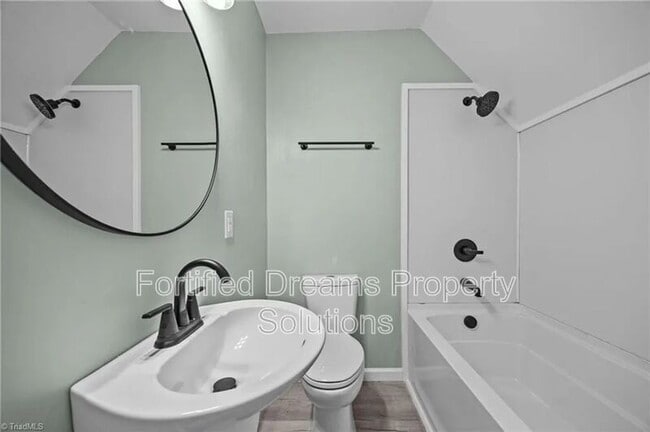 Photo - 608 Montgomery St