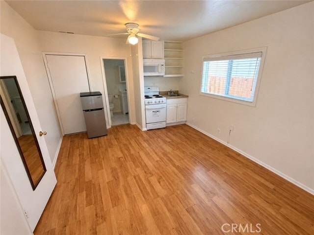 Photo - 2613 Calle Del Comercio Unit C