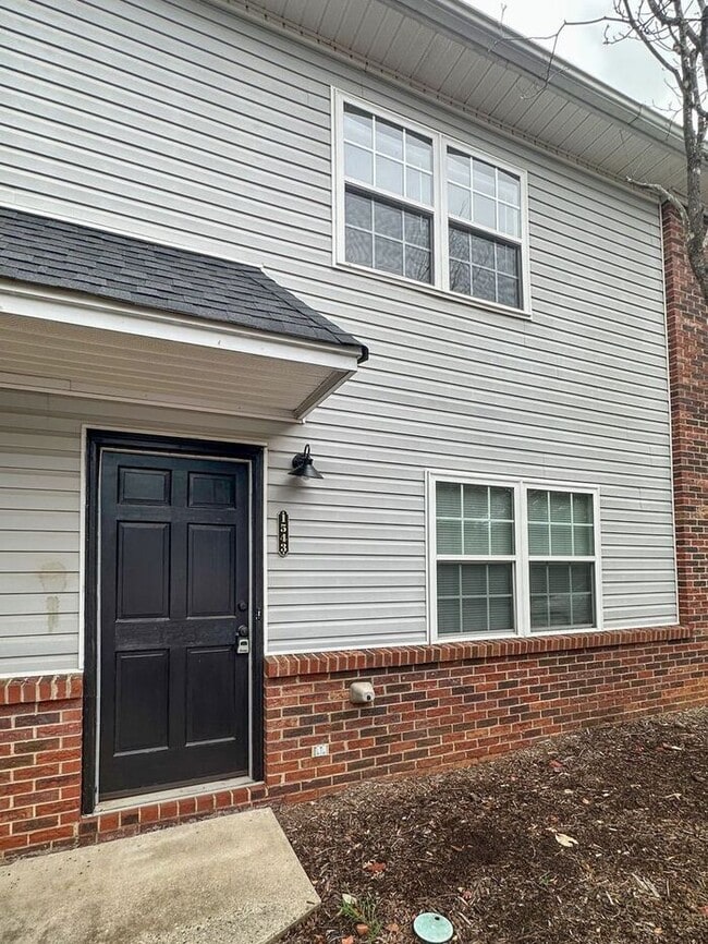 Building Photo - 2BD/1.5BA Unit at Pinecrest Apartments in ...