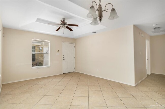Photo - 13 Lacywood