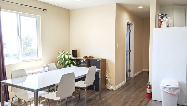 Photo - 1299 W 37th Dr Unit 2