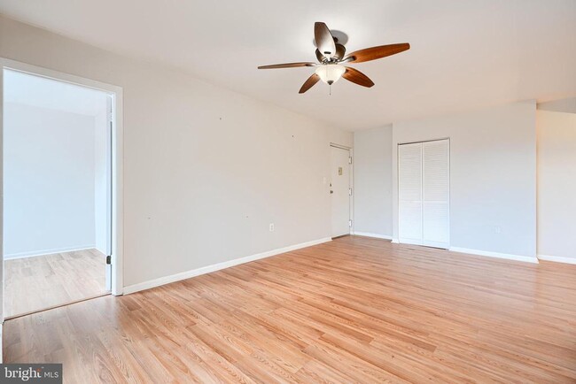 Photo - 130 Royal Oak Dr Apartamento Unidad 130-L