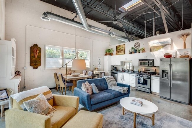 Building Photo - 5200 Peachtree Rd Unit 1101