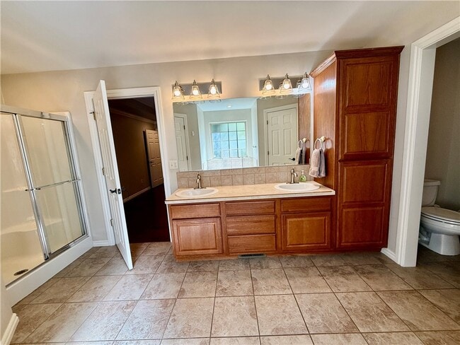 Photo - 305 Meadows Ct