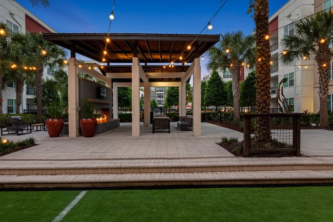 Maitland Pointe