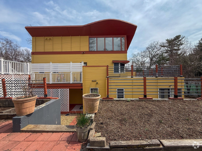 Building Photo - 5 Avondale Ave Rental