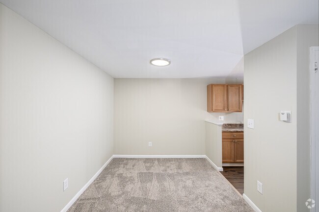 2BR, 1BA Deluxe - 900SF - Dining Room